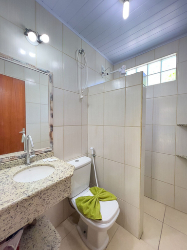 Bathroom 3, AP 06 Ala Bombinhas Residencial Solavir, Bombinhas