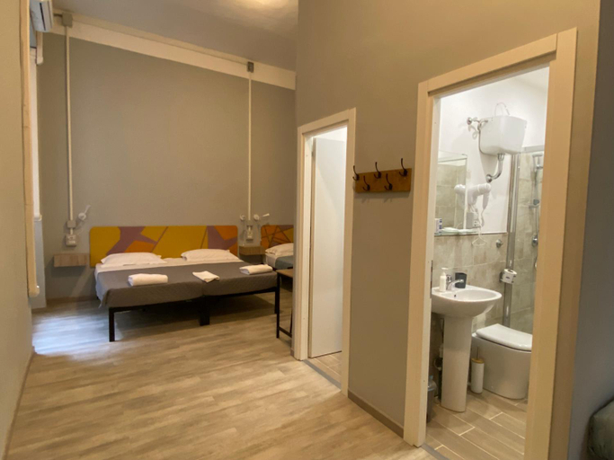 Others 4, Eureka Rooms, Roma