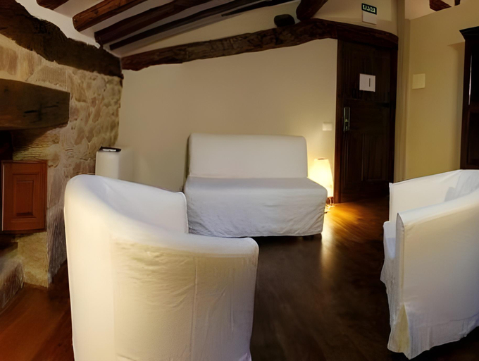 Bedroom 3, Hotel Rural Latorrien de Ane, Navarra