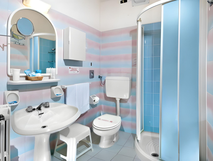 Bathroom 4, Hotel Astoria, Ravenna