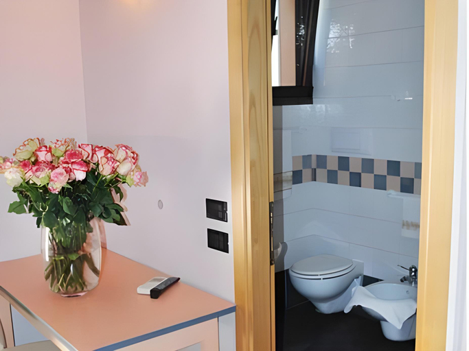 Bathroom 2, Hotel Olimpia, Brescia