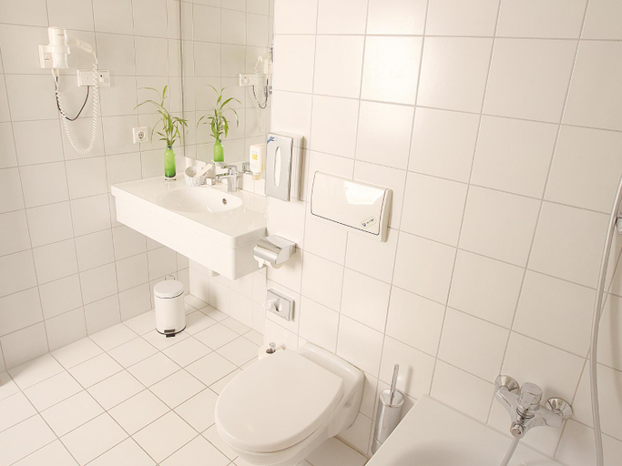 Bathroom 3, Transmar Travel Hotel, Bayreuth