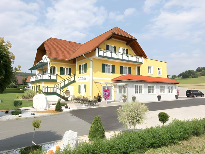 Exterior & Views 2, Hotel Garni Thermenglv Ck, Jennersdorf
