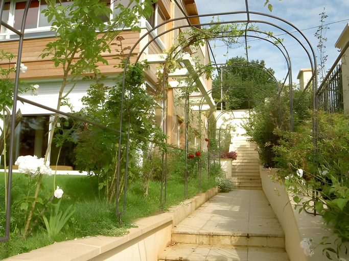 Others 5, La Maison Du Coteau, Val-de-Marne