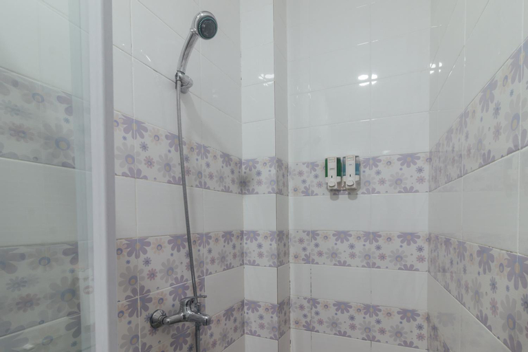 Bathroom 9