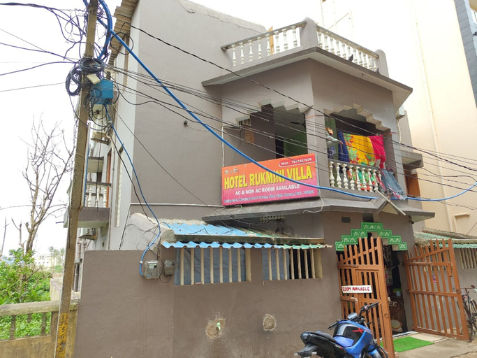 Exterior & Views