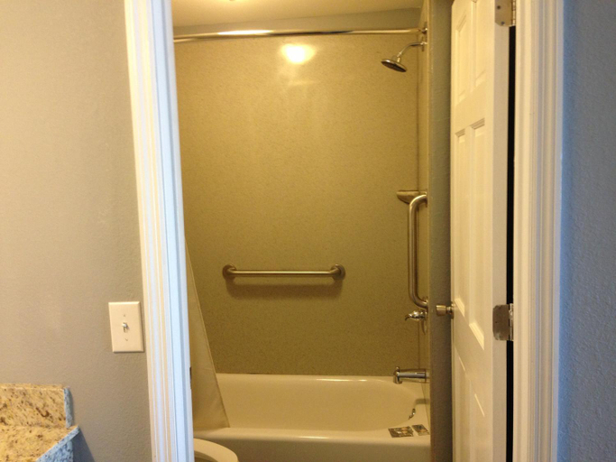 Bathroom 3, Safari Inn - Murfreesboro, Rutherford