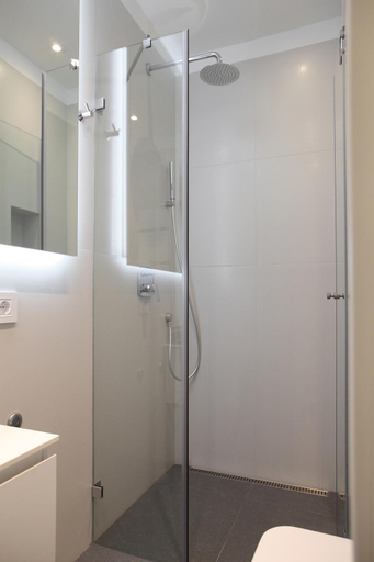 Bathroom 2, Temple Apartments, Belgrade