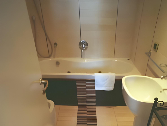 Bathroom 5, B&B Museum, Napoli