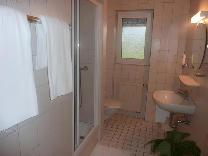 Bathroom 4, Hotel Tannenhof, Lörrach