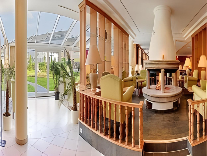 Public Area 4, Parkhotel, Grieskirchen