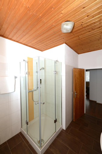 Bathroom 7