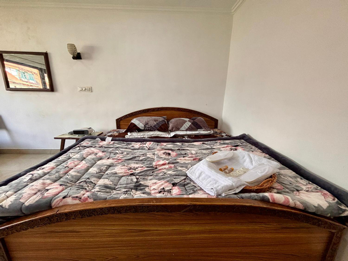HOTEL CRESCENT, Srinagar