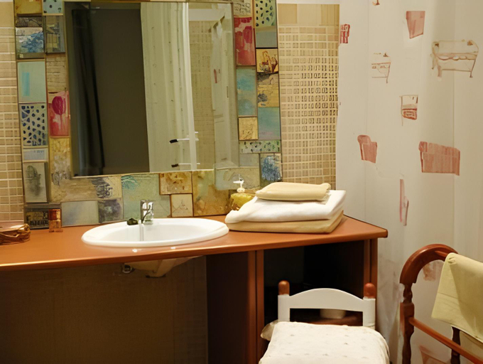 Bathroom 2, Alameda Palacete, Cáceres
