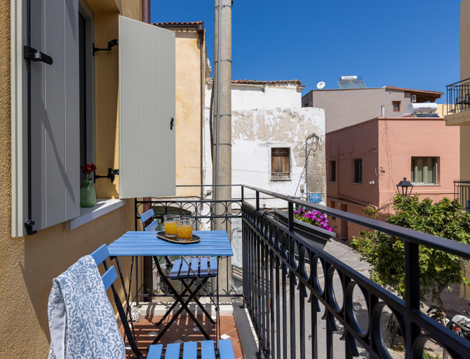 Others 4, Flaneur, Crete