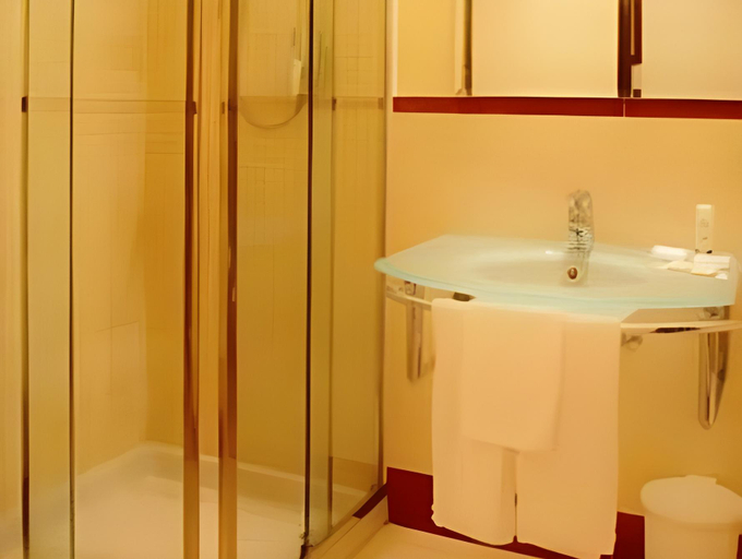 Bathroom 3, Hotel Globo, Modena