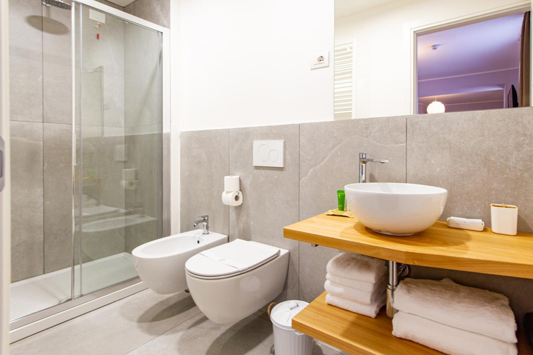 Others 2, Albergo del Duca, Como