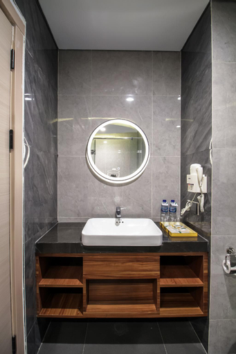 Bathroom 16