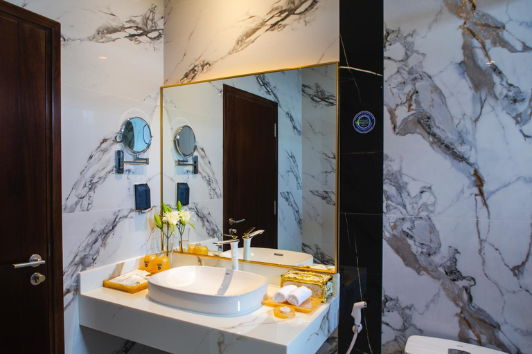 Bathroom 18