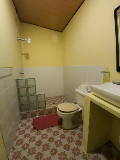 Bathroom 3, Refugio Cariguana, Antón