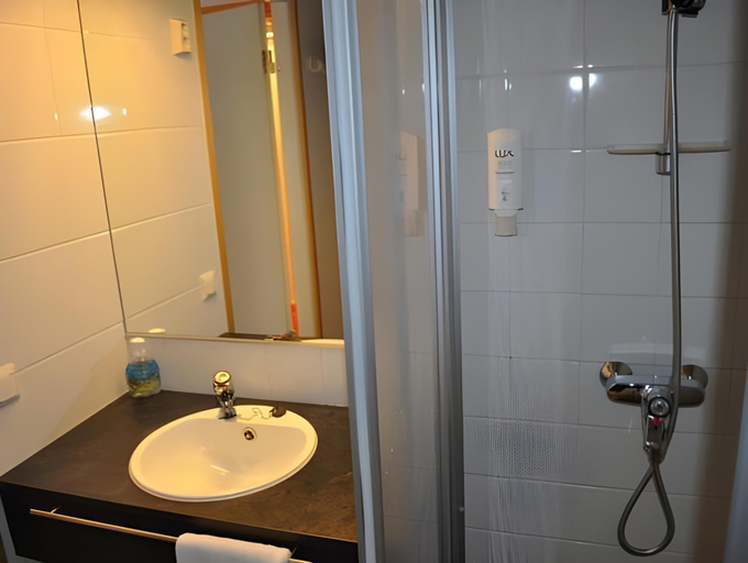 Bathroom 3, Finlandia Hotel Aquarius, Finland Proper
