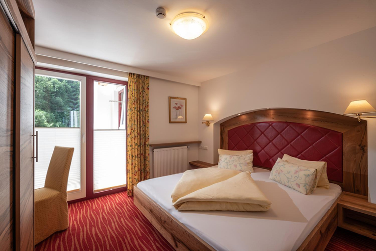 Bedroom 2, alpenrose hotel-garni, Schwaz