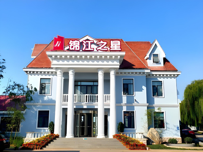 Exterior & Views 27