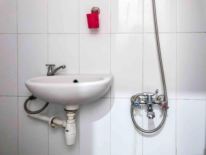 Bathroom 13