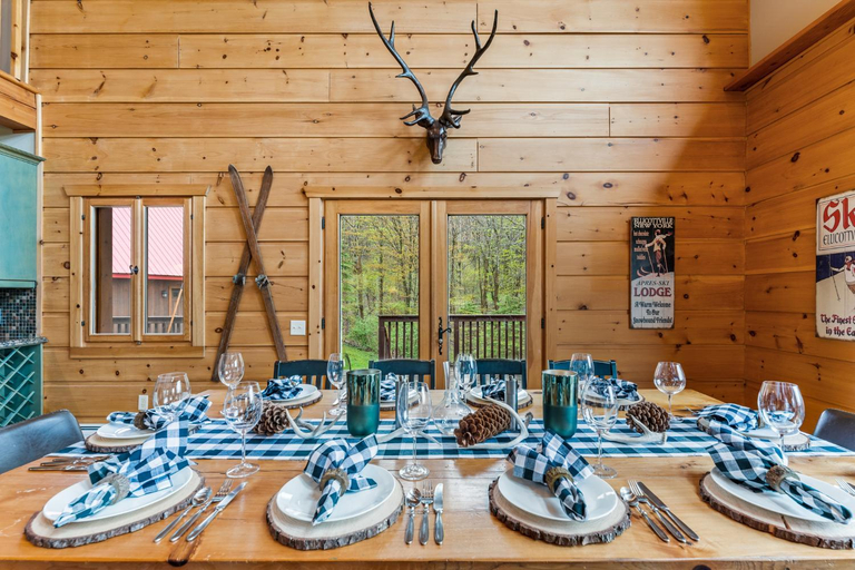 Food & Drinks 4, Beautiful Log Cabin! Hot-Tub, Bonfire & Private Yet 4 Mins to Downtown!, Cattaraugus