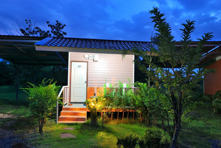 Exterior 4