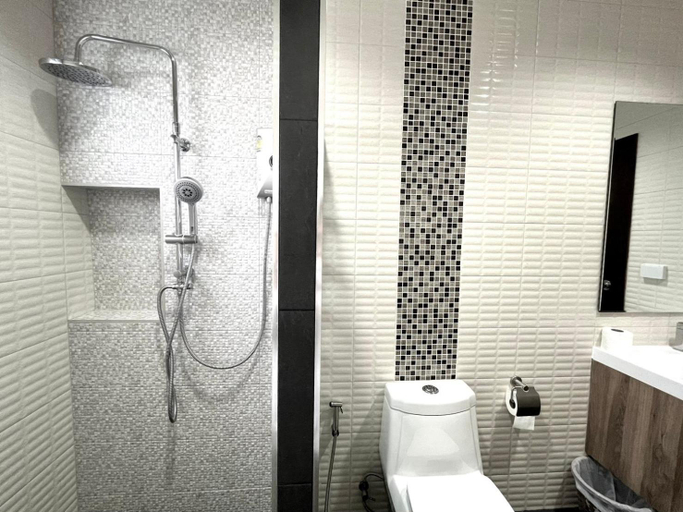 Bathroom 14