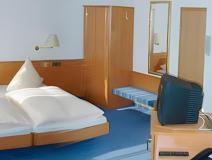 Bedroom 3, Hotel Zur Eisenbahn, Böblingen