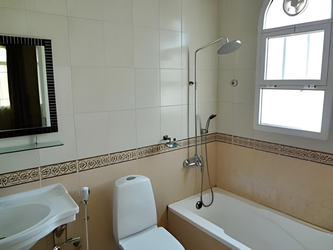 Bathroom 2, Al Faisal Hotel Suites, Sur