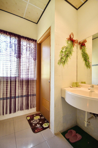 Bathroom 1, Xi Cun Homestay, Taitung