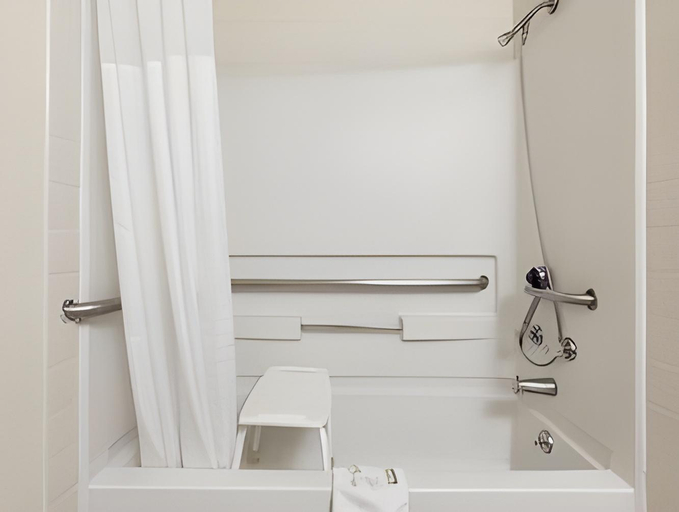 Bathroom 4, Super 8 by Wyndham Tucumcari, Quay