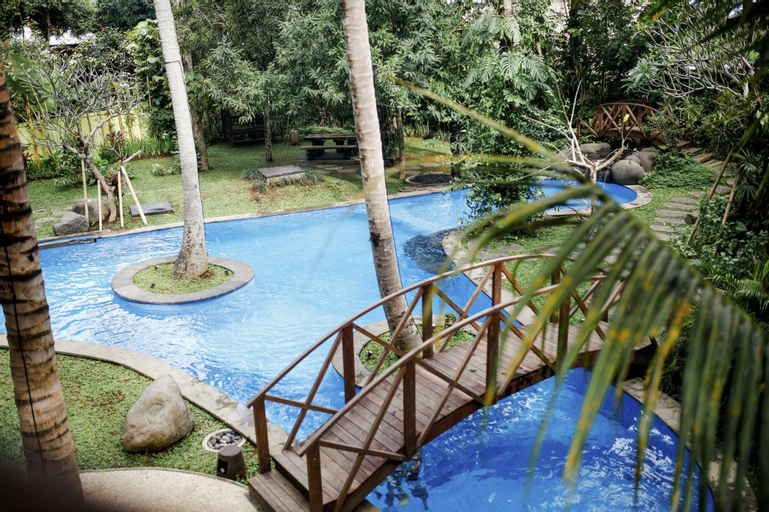 Swimming Pool 13