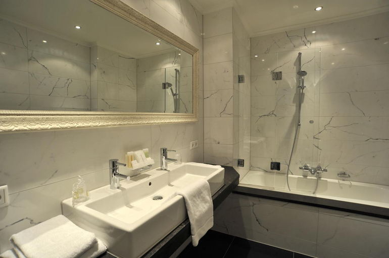 Bathroom 3, Villa Rubenshof, Helmond