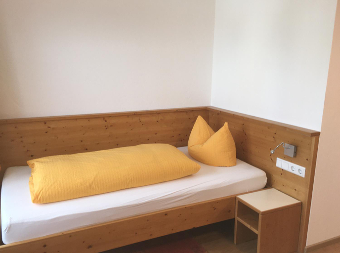 Bedroom 2, Gasthaus Storchen, Waldshut