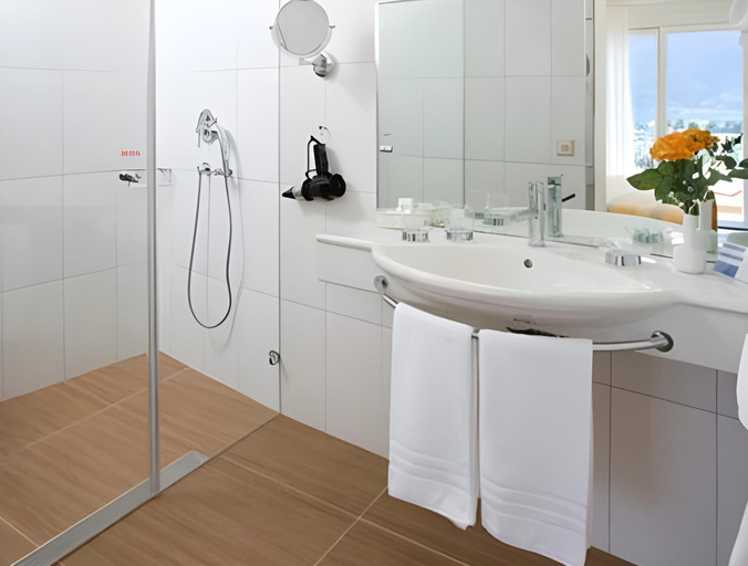 Bathroom 4, Hotel Tobler, Locarno