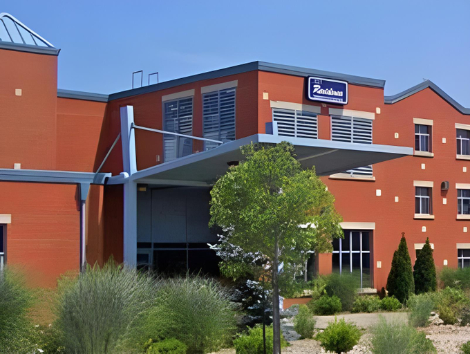 Exterior & Views 1, Residence & Conference Centre - Welland, Niagara