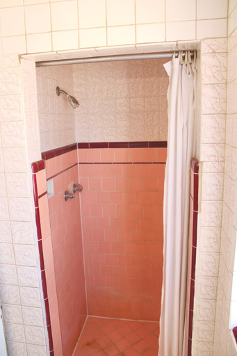 Bathroom 4, Economy Inn, Pima