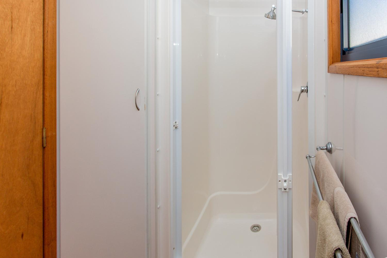 Bathroom 7