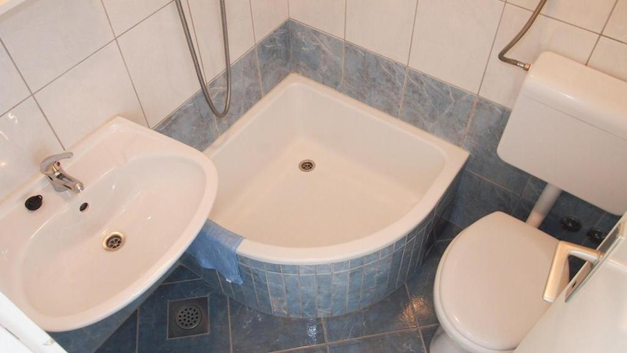 Bathroom 2, Family Apartments Marita, Makarska