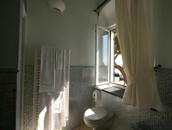 Bathroom 5, Hotel Vita Serena, Imperia