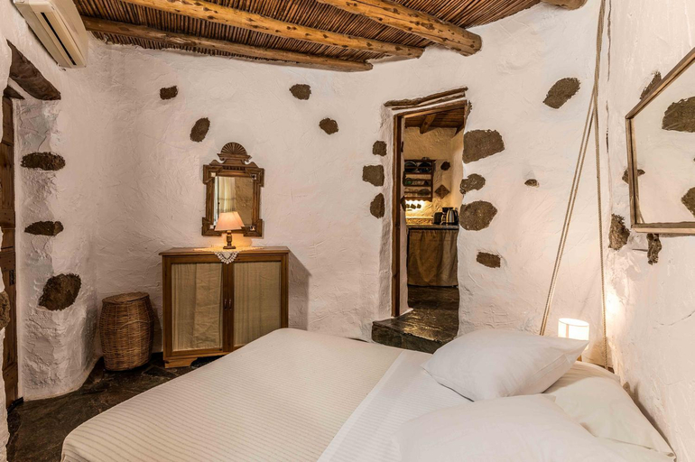 Bedroom 2, Natura cottages, Crete