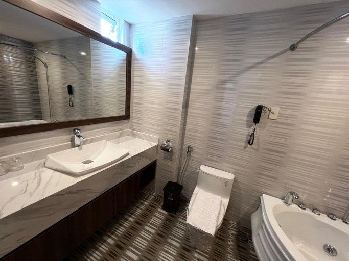 Bathroom 3, Nam Hy 1 Hotel, District 5
