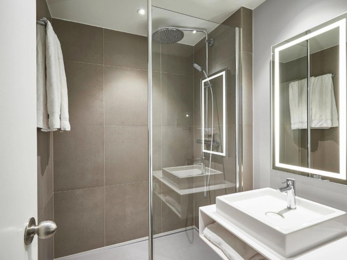 Bathroom 2, Novotel Ieper Centrum Flanders Fields, West-Vlaanderen