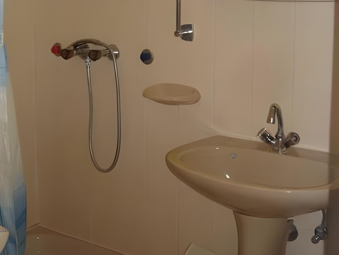 Bathroom 2, Thermal Panzio Igal, Kadarkút