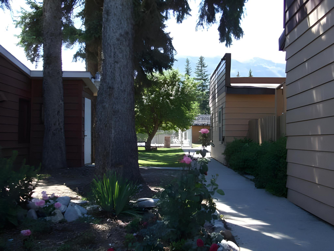 Others 4, Mary's Motel, Columbia-Shuswap