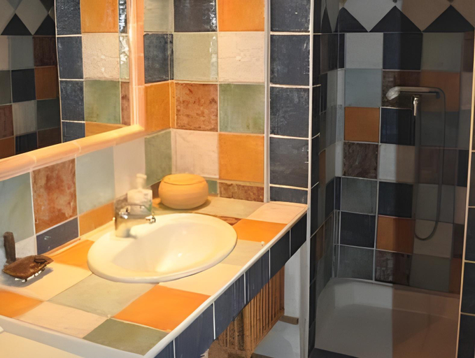 Bathroom 3, Le Mas des Anges, Vaucluse